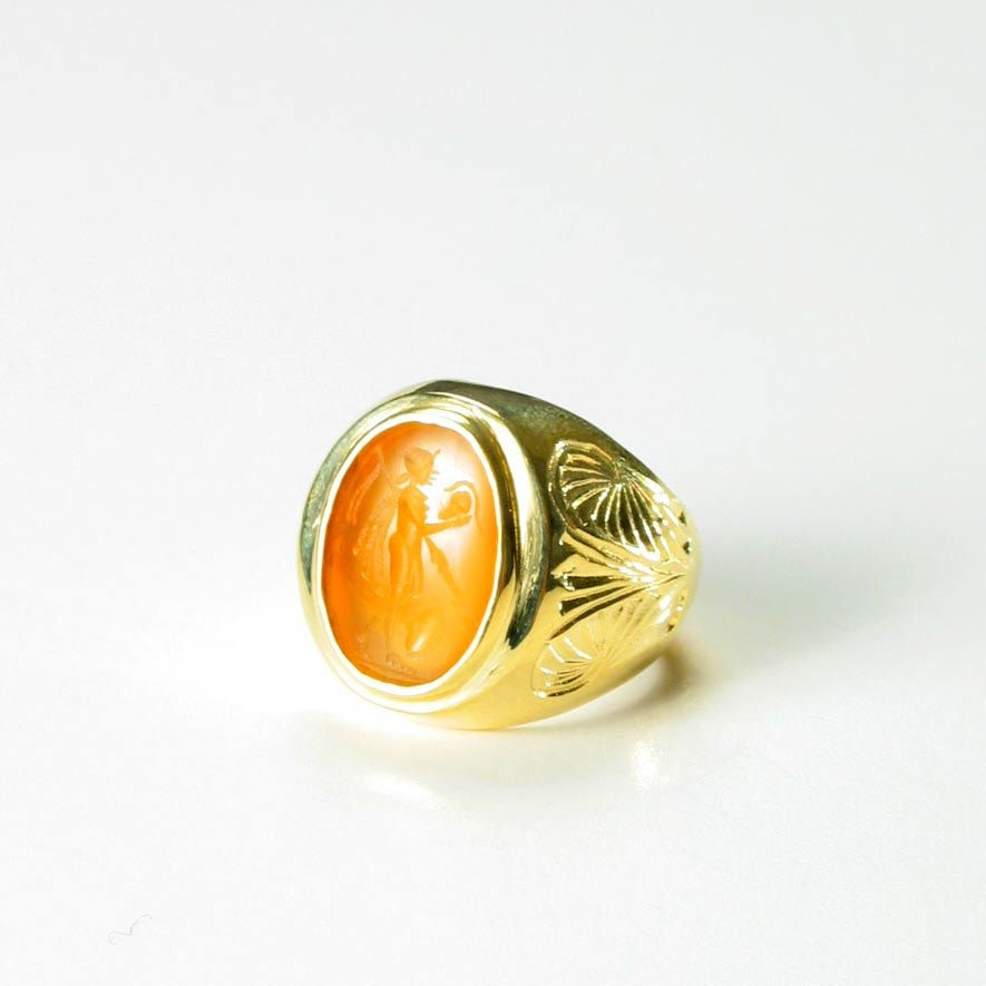 Neo-Classical Agate Intaglio Depicting Perseus with the Head of Medusa, 1800 CE - 1900 CE