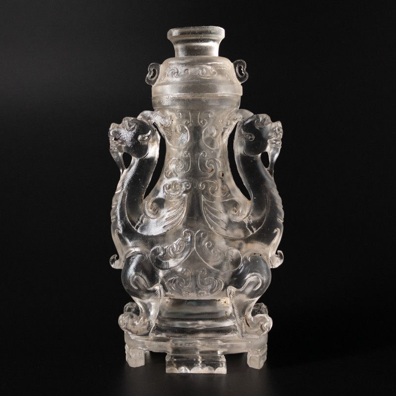 Covered glass vase with coiled chilong dragons, Qing Dynasty , 1644-1912