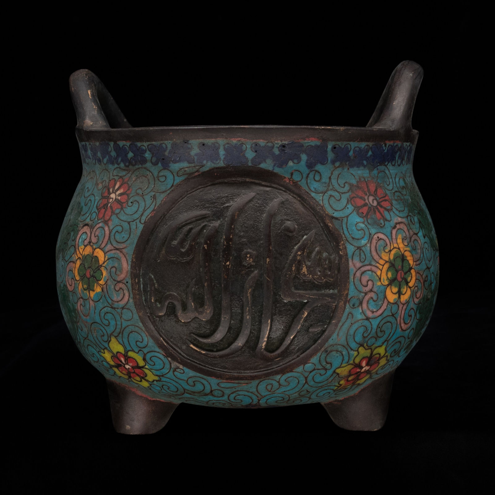 Qing Dynasty Enamelled Chinese Incense Burner dating to the Reign of the Kangxi Emperor , 1661 to 1722 CE