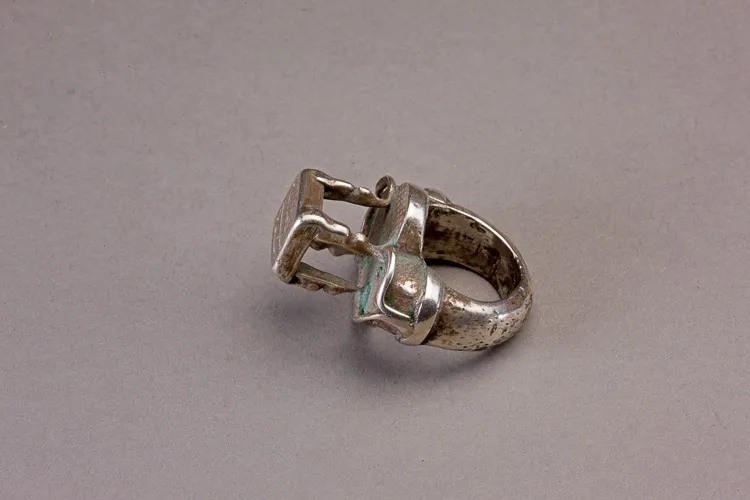 Silver Islamic rectangular ring with inscription