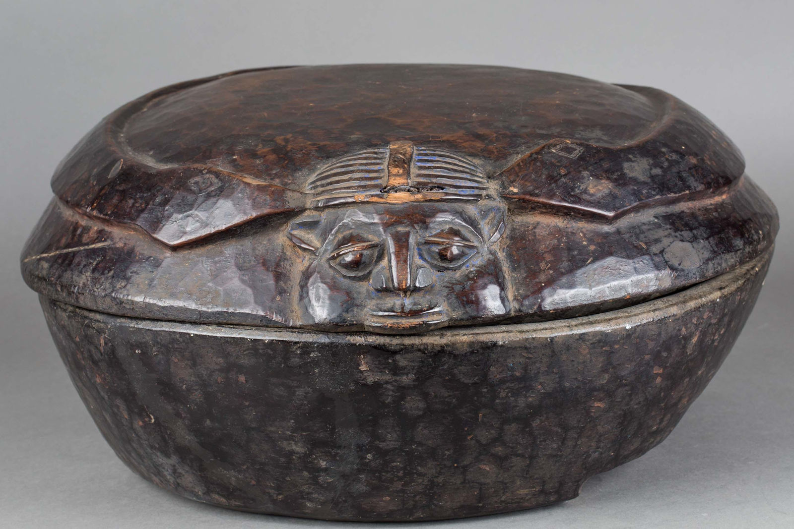 Large circular wooden carved African lidded recipient