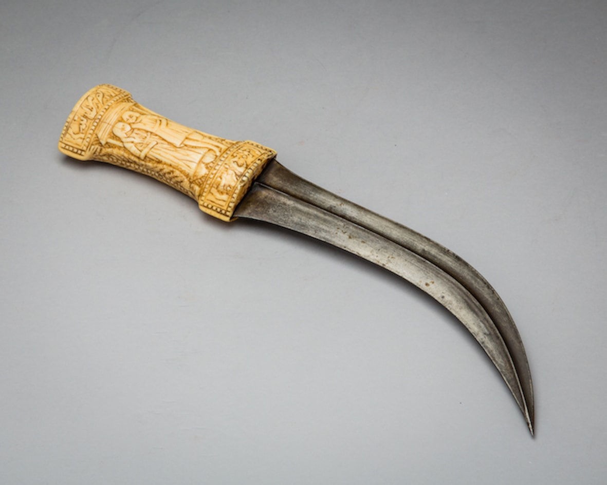 Large Qajar period curved blade and walrus-tusk hilt dagger, 1820 CE - 1850 CE