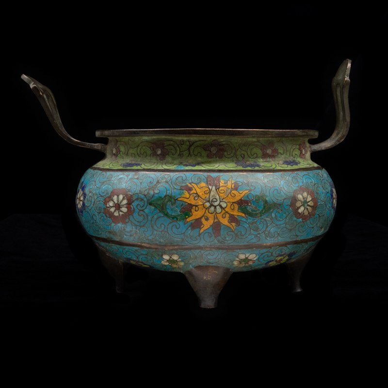 Qing Dynasty Enamelled Chinese Incense Burner dating to the Reign of the Kangzi Emperor , 1661 to 1722 CE