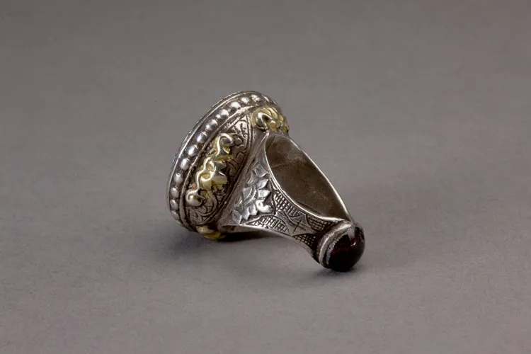 Silver oval ring with cabochon garnet stone on the lower shank
