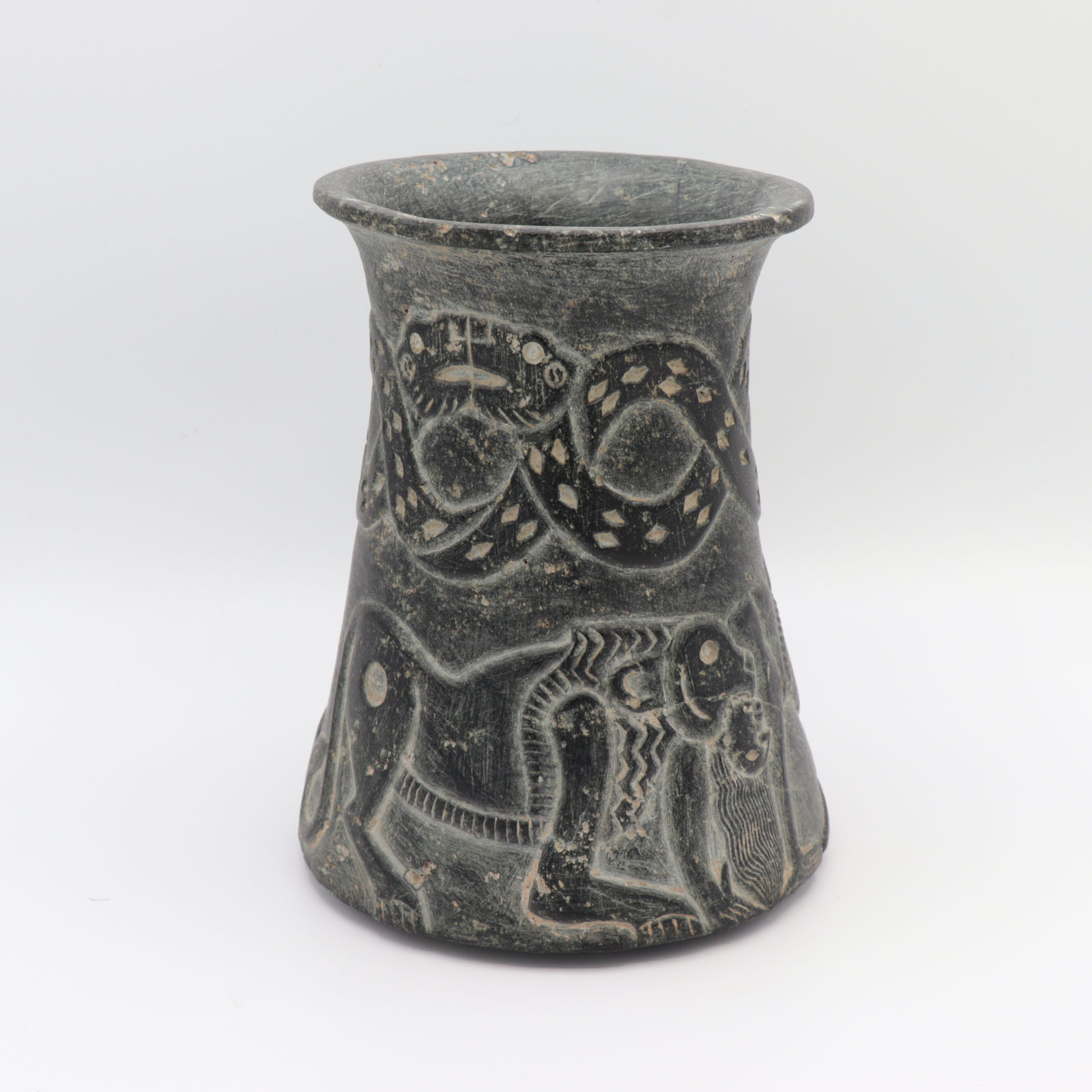 Intercultural Style Chlorite Vase, 3000 to 2000 BCE