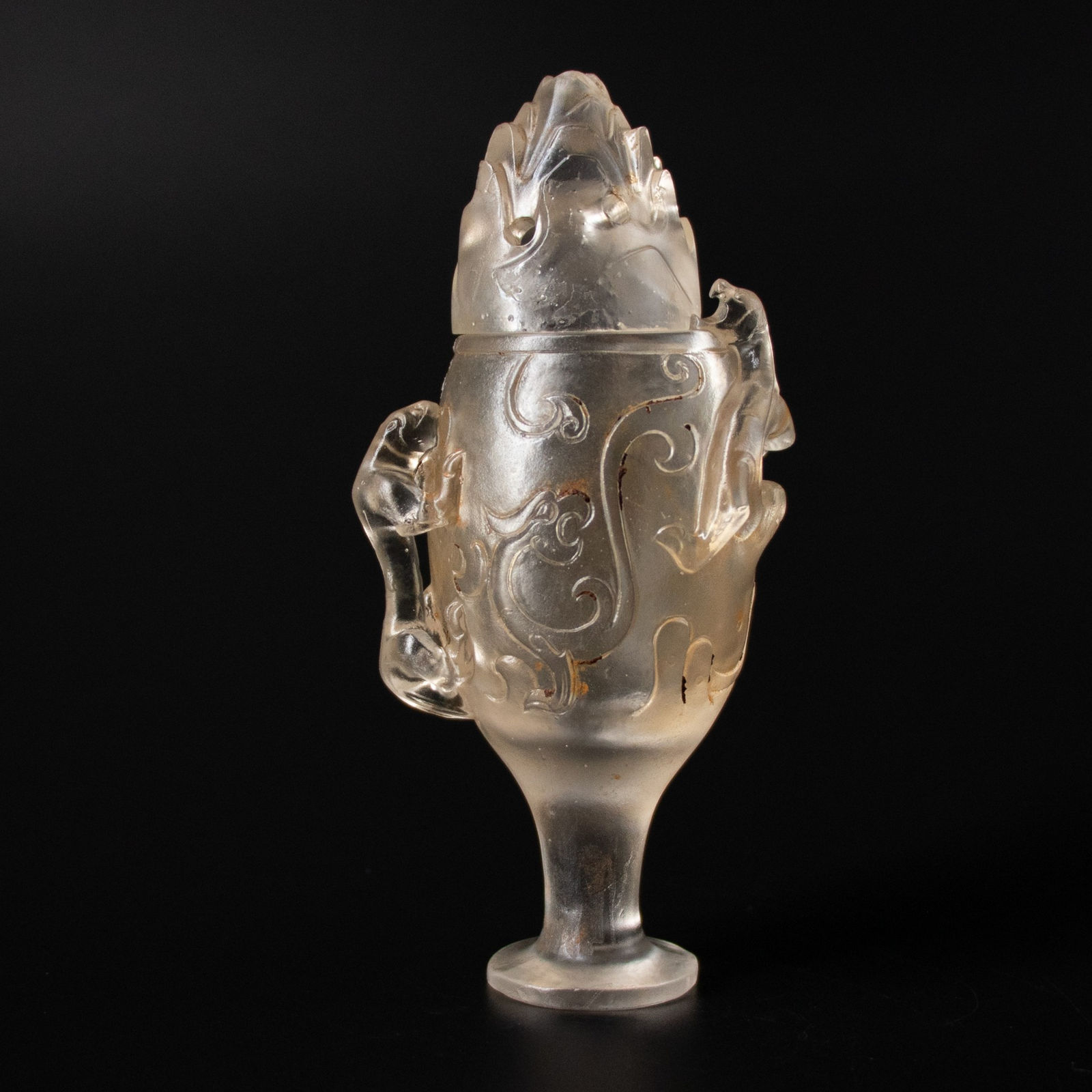 Qing cast glass lidded cup , 1644-1912 CE