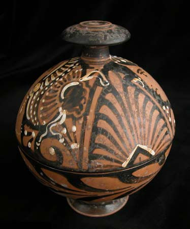 Apulian Red-Figure Pyxis, 500 BCE - 400 CE