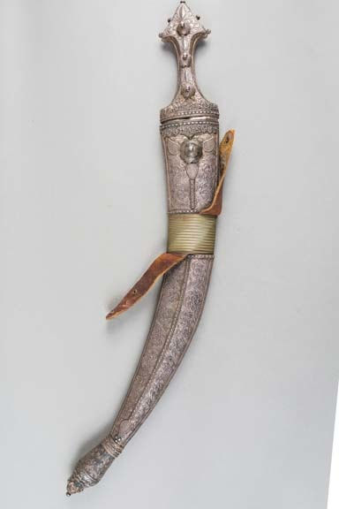 Curved dagger and sheath