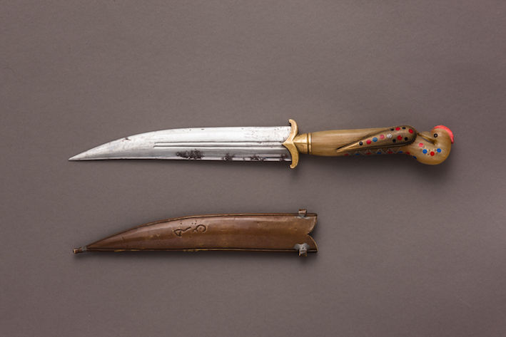 Dagger with hilt in the form of a bird