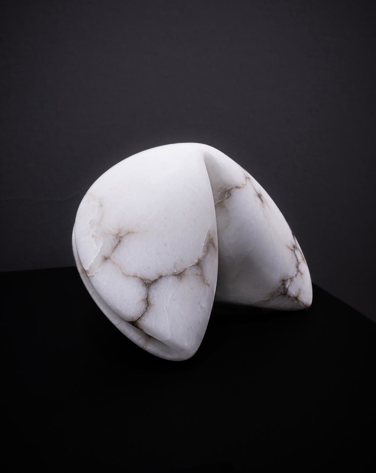 Amy Thai, Abstraction White Curve, 2024