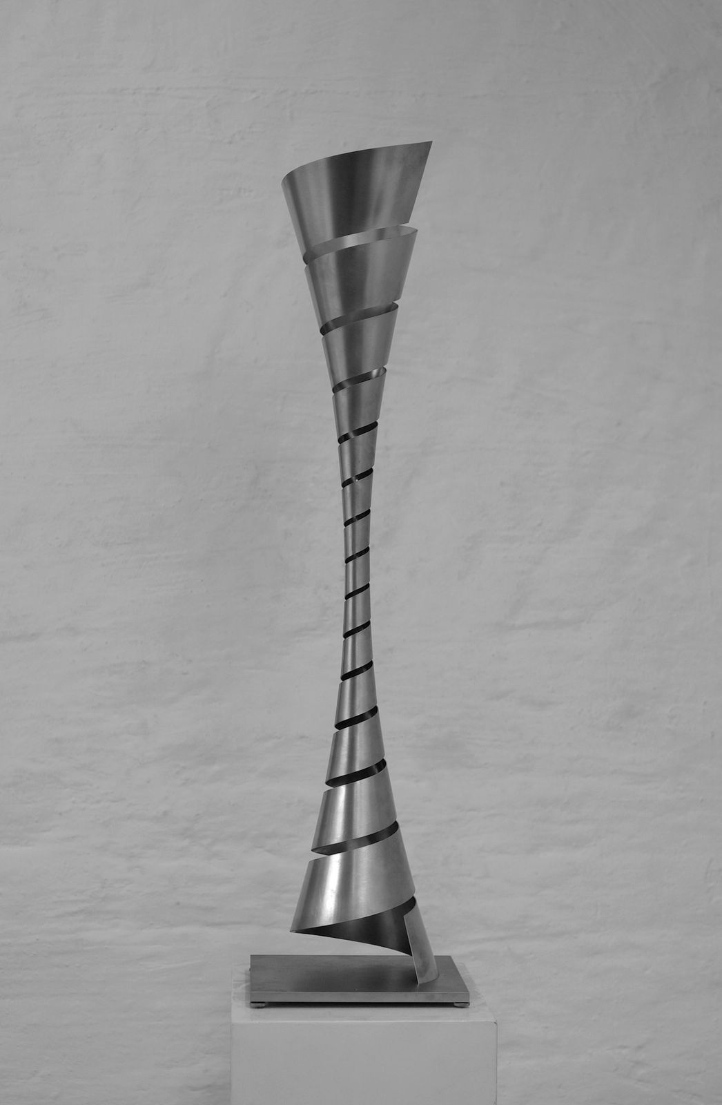 Martin Willing, Quadratischer Hyperboloid, Höhenachse fünffach, 2014