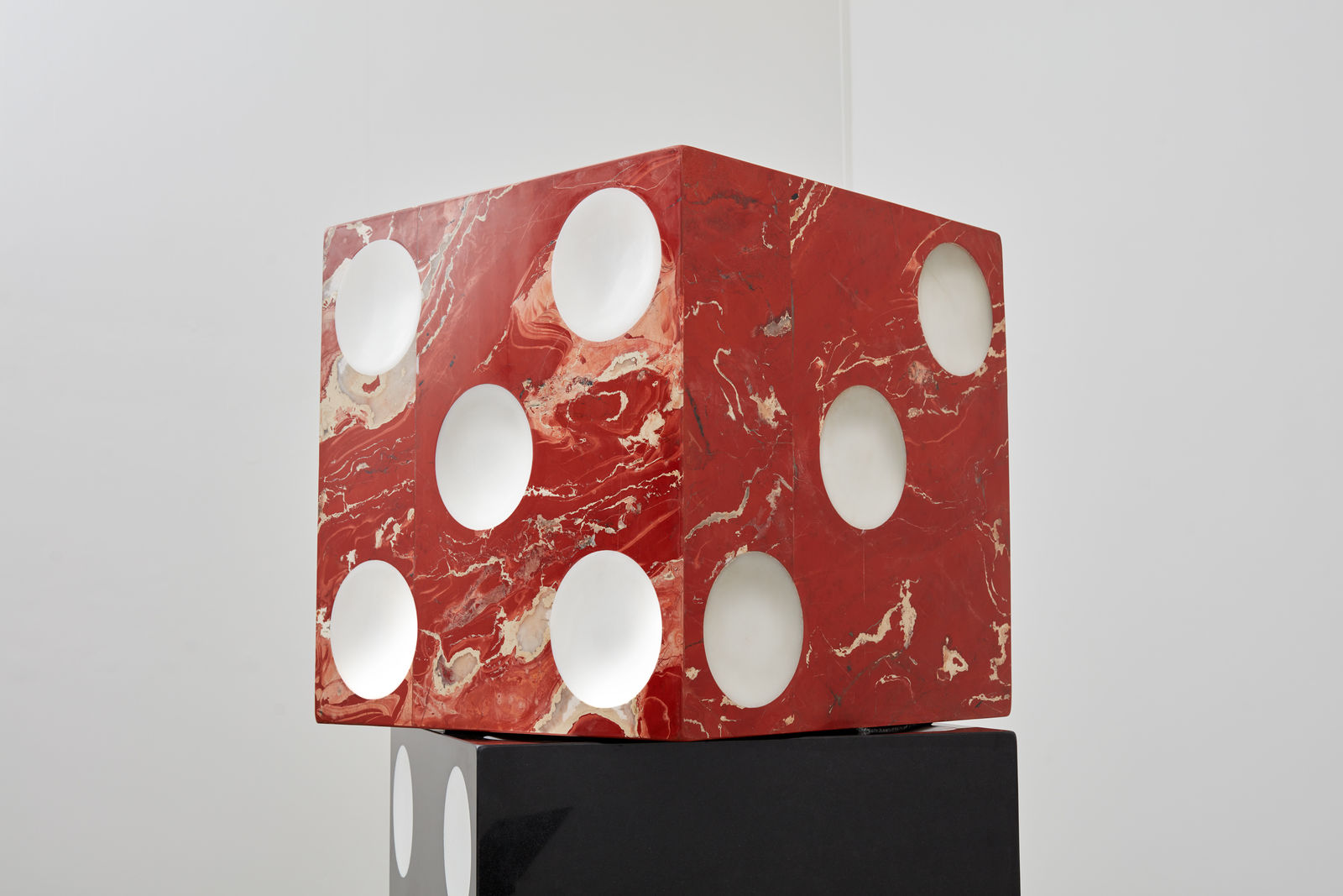 Awol Erizku, Head Crack (Stack or Starve), 2022