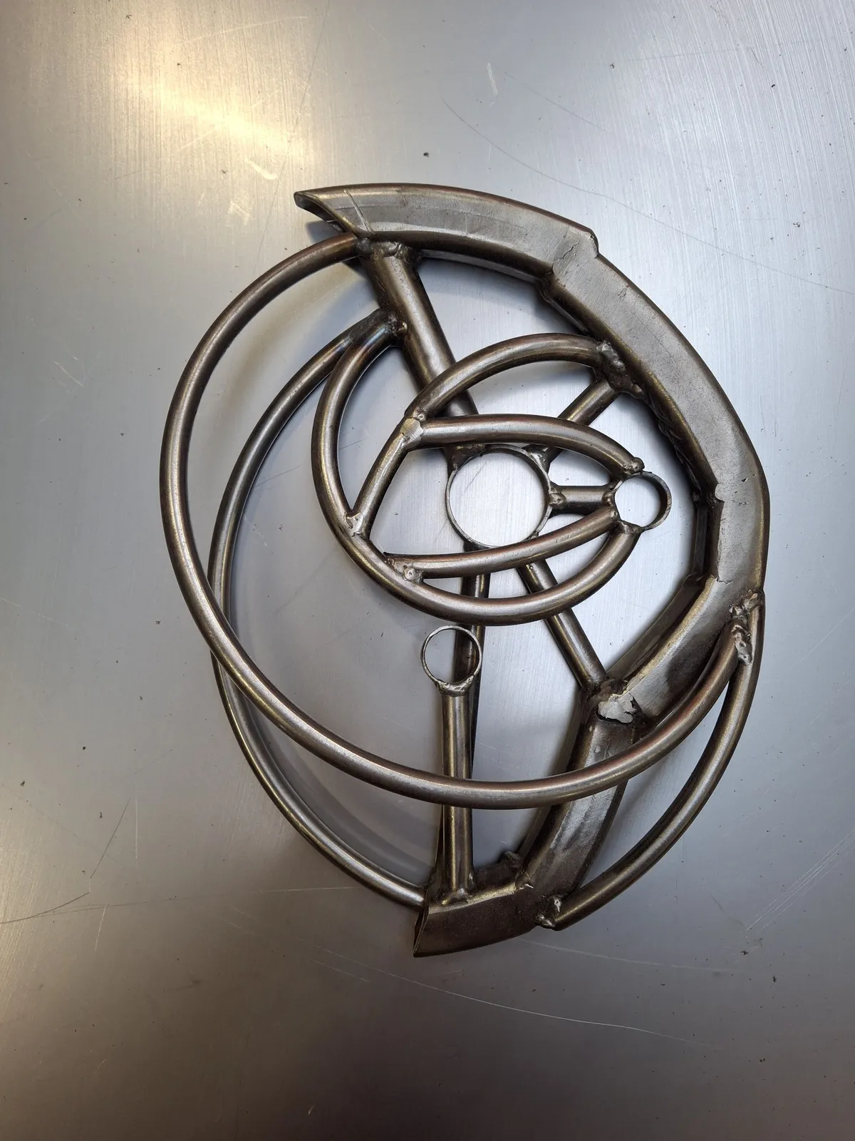 Gijs van poecke, Thèdïodema estra svā’amitvus Theódïomoni , 2025