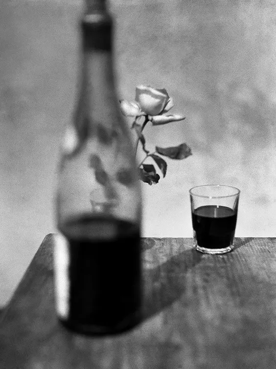 René Groebli, Red wine/Rotwein (#520), Paris, Das Auge der Liebe, 1952