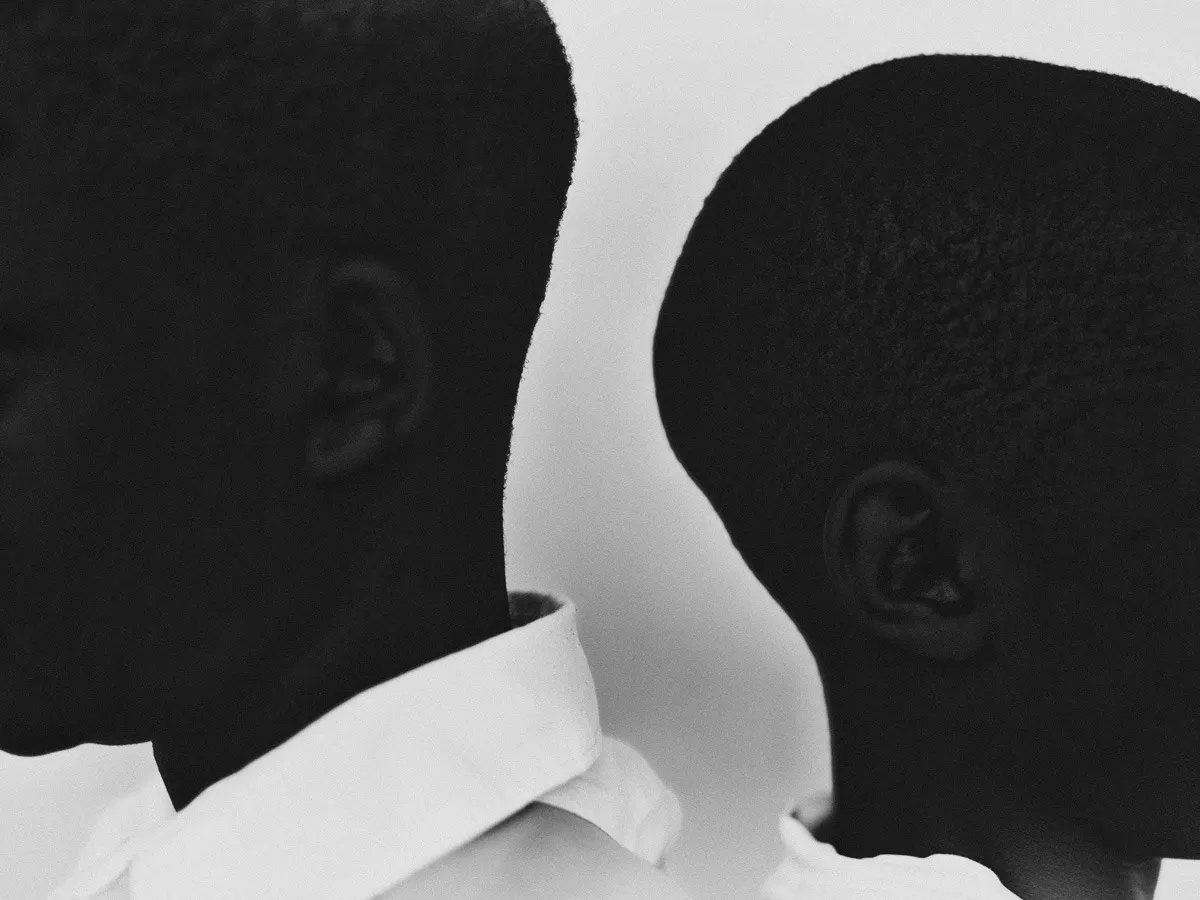 Bastiaan Woudt, Brothers, from the series Mukono, 2017