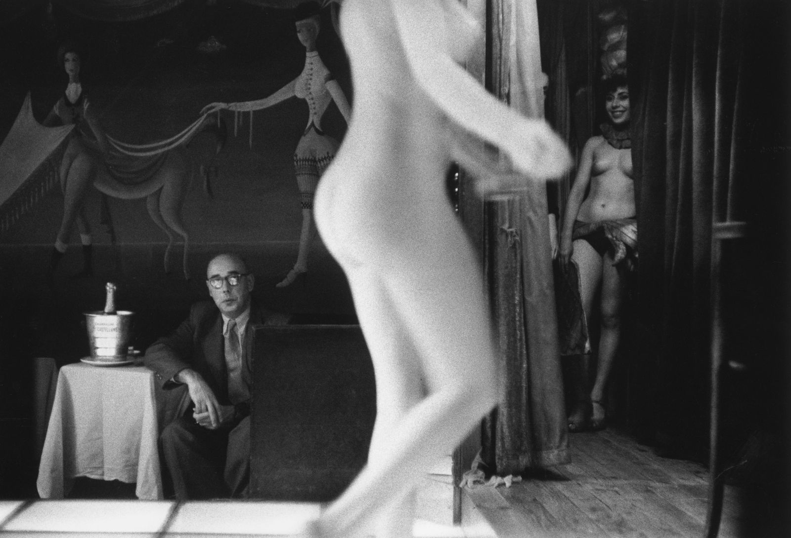 Frank Horvat, Le Sphynx (h), Paris, 1956