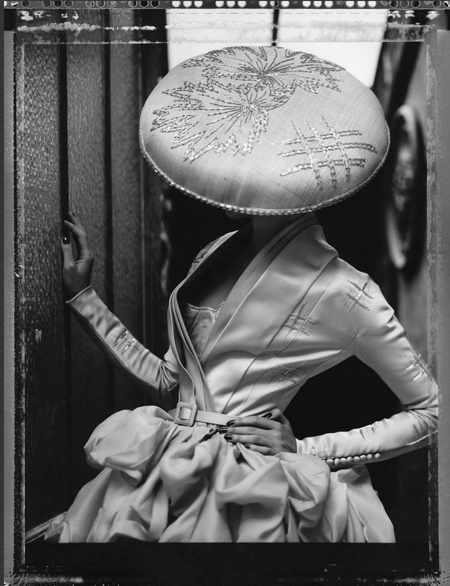 Cathleen Naundorf, La Fille en platre VIII - Dior, Atelier de moulage du Musée du Louvre. Paris, 2009