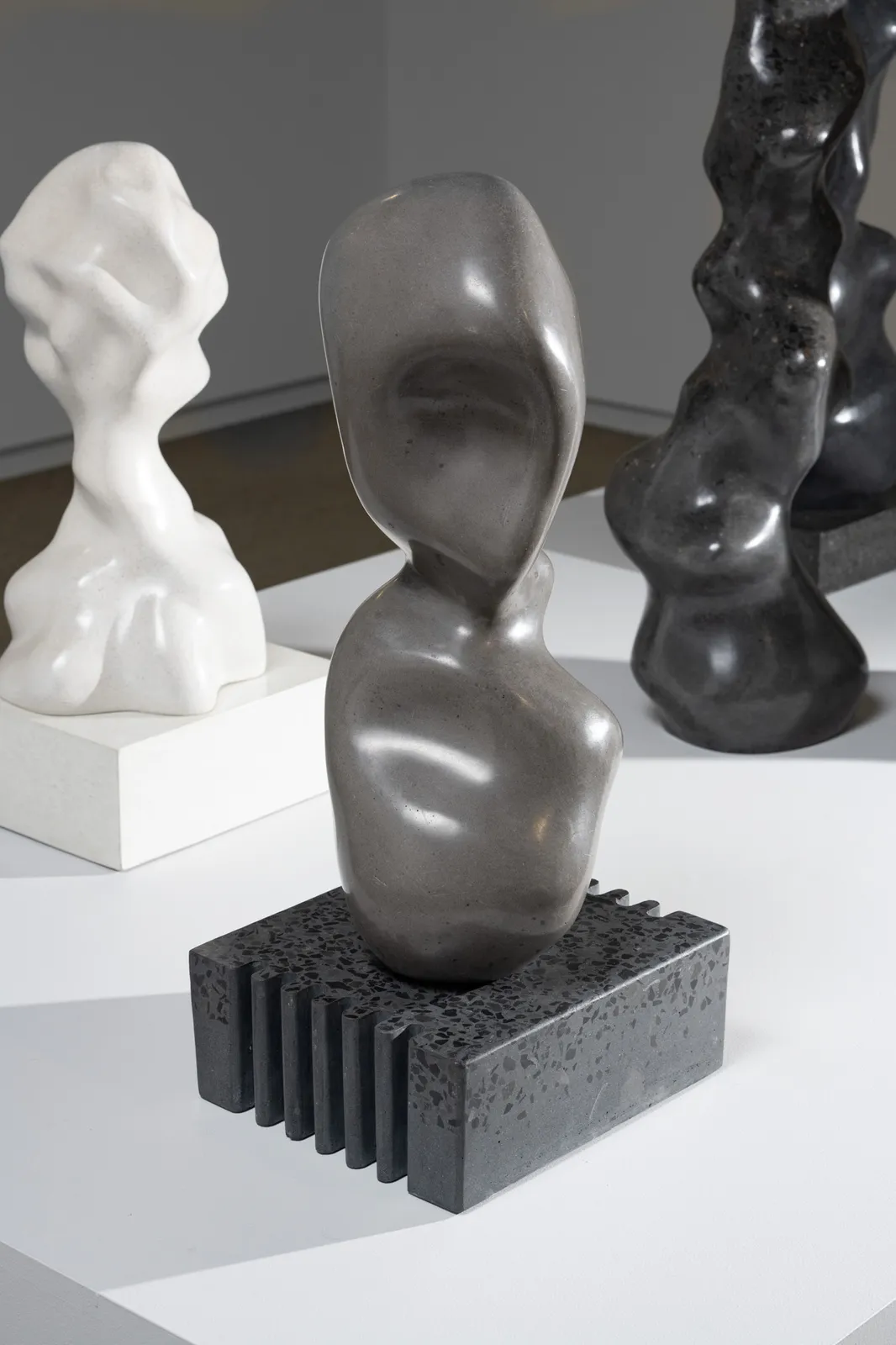 Michel de Broin, Tête qui fume 472 / Smoke Head 472, 2025