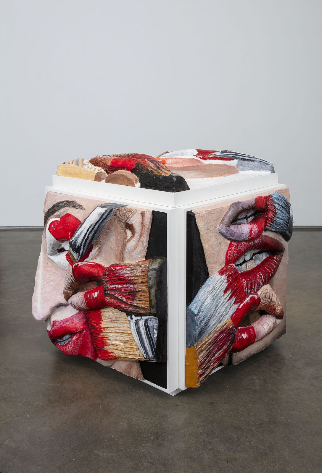 Pedestal, Pedestal / Cube