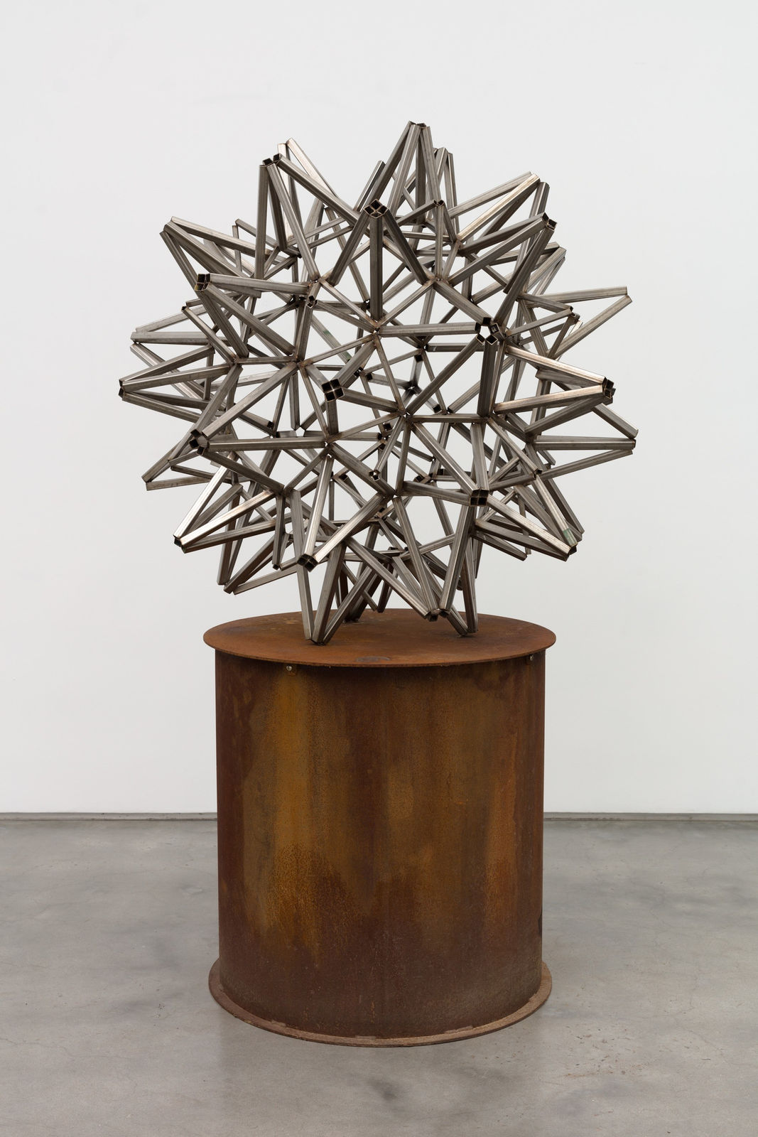 Frank Stella, Star with square tubing, 2016