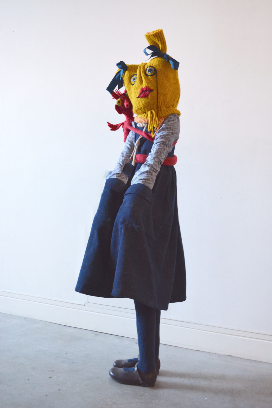 Laura Ford, Rocks in my pockets, Devil on my Back, 2017