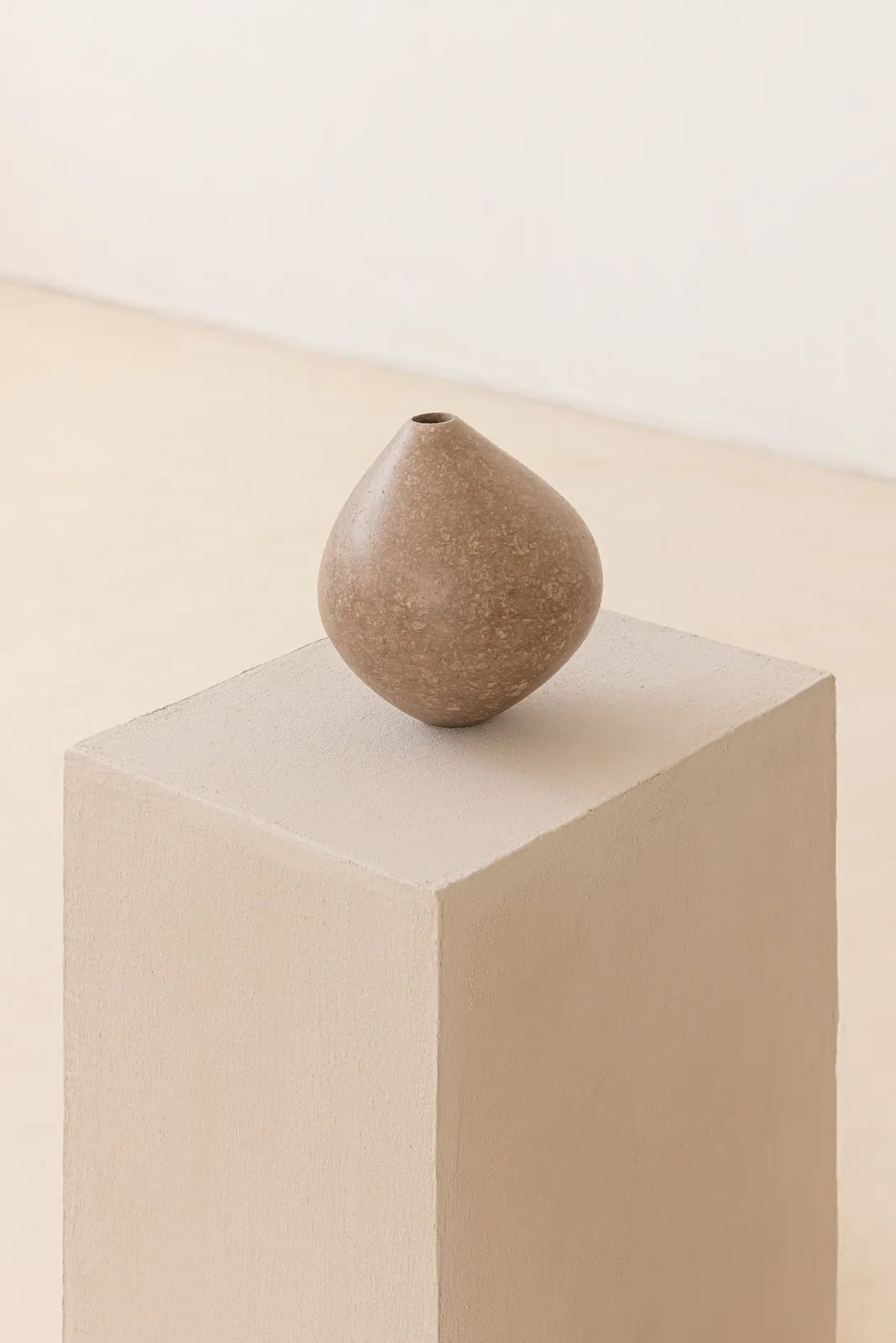 Domingos Tótora, Flat sculpture vase, 2007