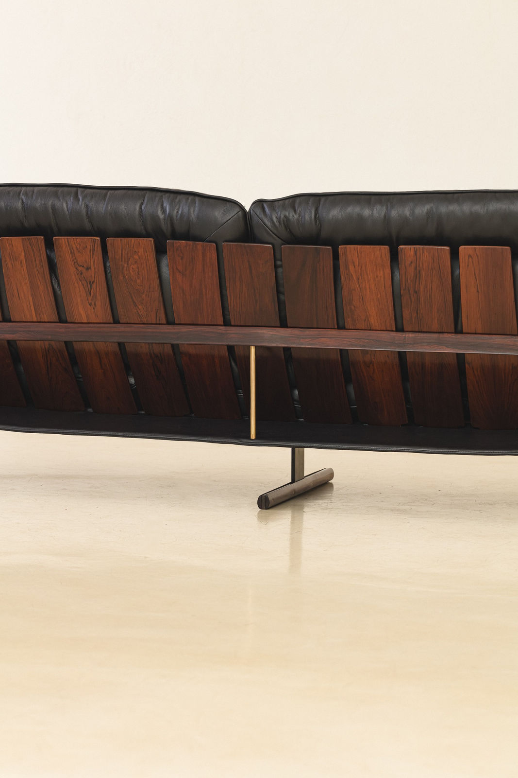 Jorge Zalszupin, Presidential sofa, 1950s