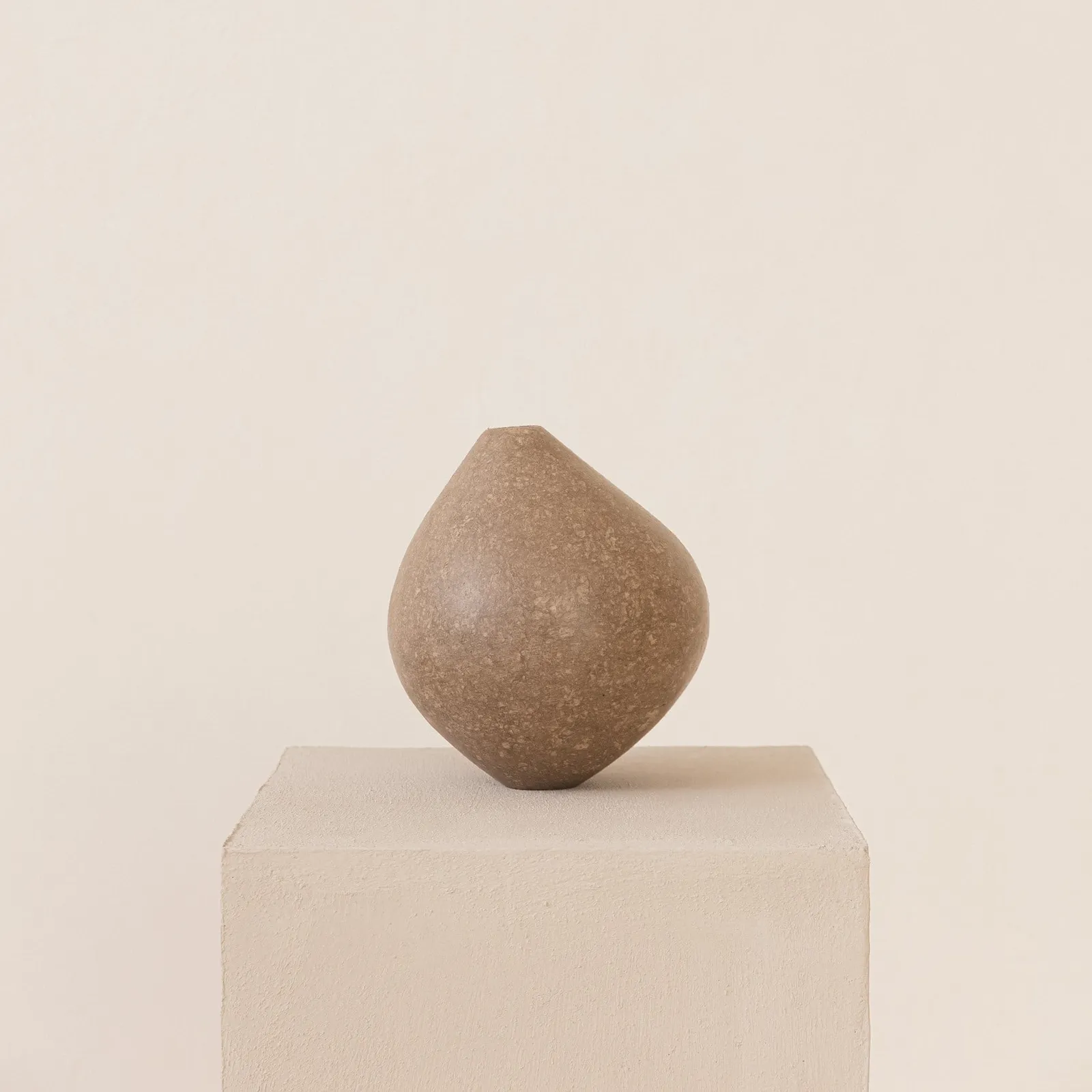 Domingos Tótora, Flat sculpture vase, 2007