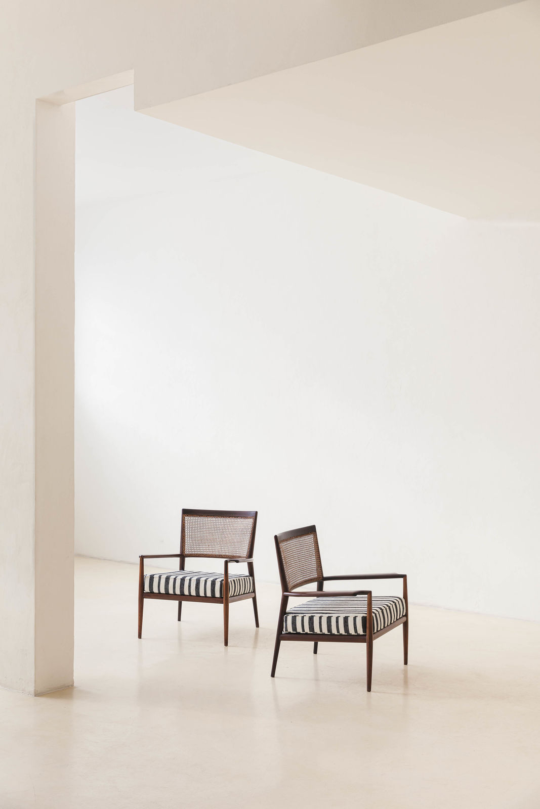 Branco & Preto, MF5 Armchairs (2 units - pair), 1953