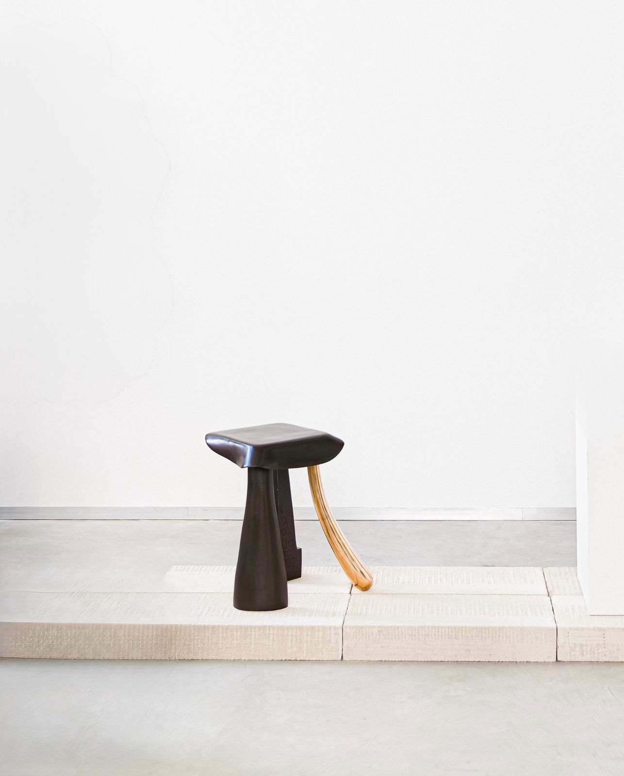 Lucas Recchia, Table Lateral / Side Table - Tripede, 2024
