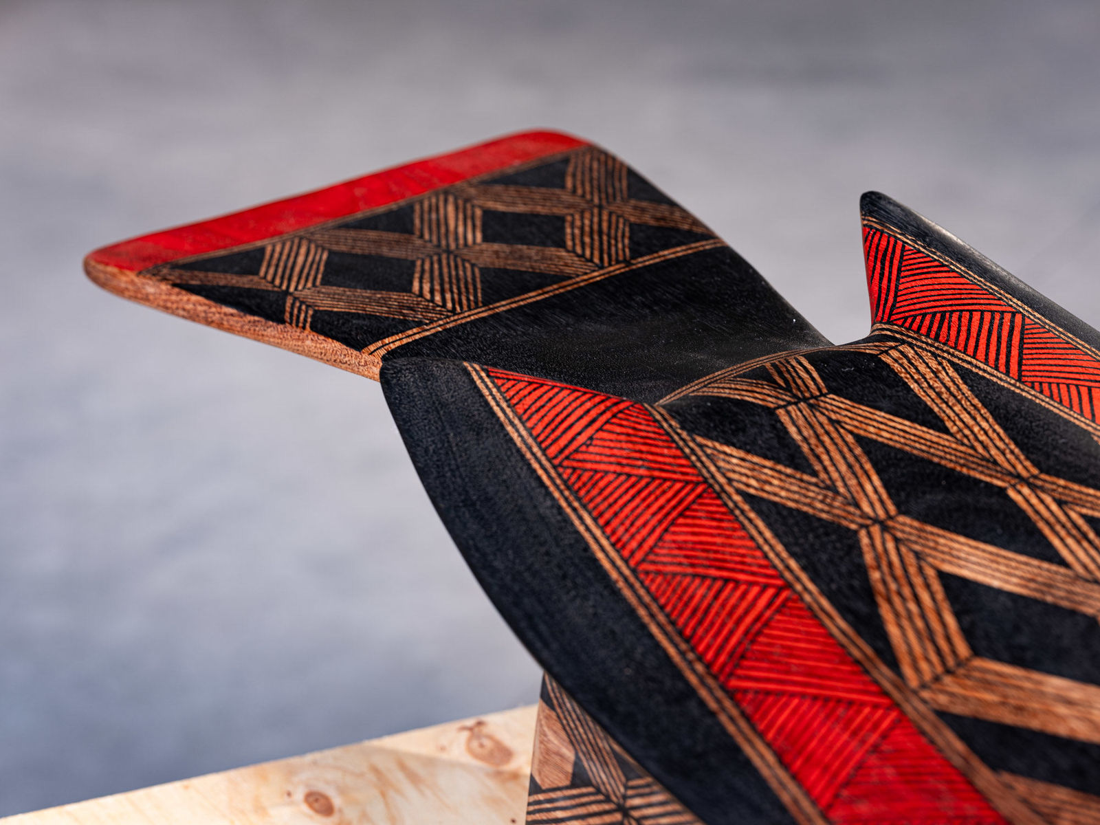 Turuza Wauja, Banc sculptural Oiseau de deux têtes/ Sculptural bench Two-headed bird, 2024