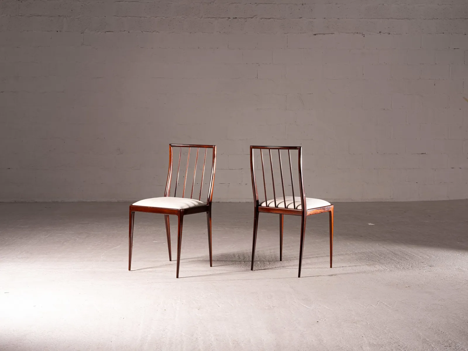 Geraldo de Barros, Paire de chaises / Pair of chaises, c. 1960