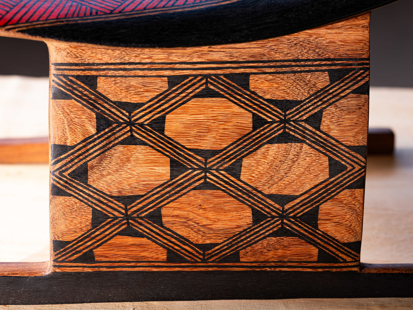 Turuza Wauja, Banc sculptural Oiseau de deux têtes/ Sculptural bench Two-headed bird, 2024