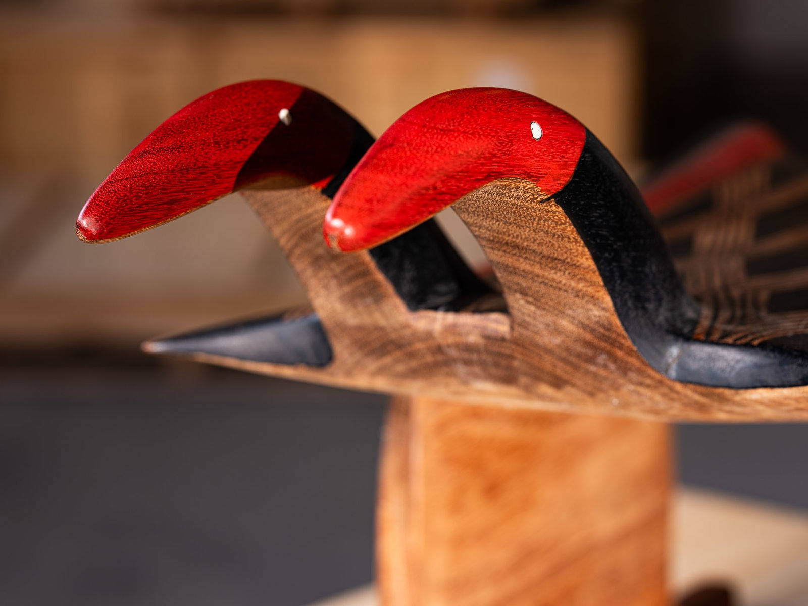 Turuza Wauja, Banc sculptural Oiseau de deux têtes/ Sculptural bench Two-headed bird, 2024