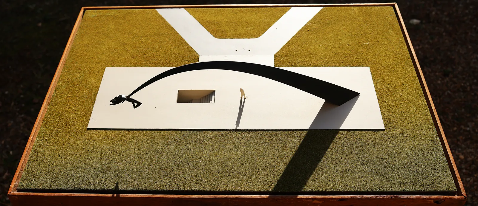 Oscar Niemeyer, "Tortura Nunca Mais" - Maquette pour l'esplanade du monument aux morts de la Seconde Guerre mondiale à Rio de Janeiro, 1986