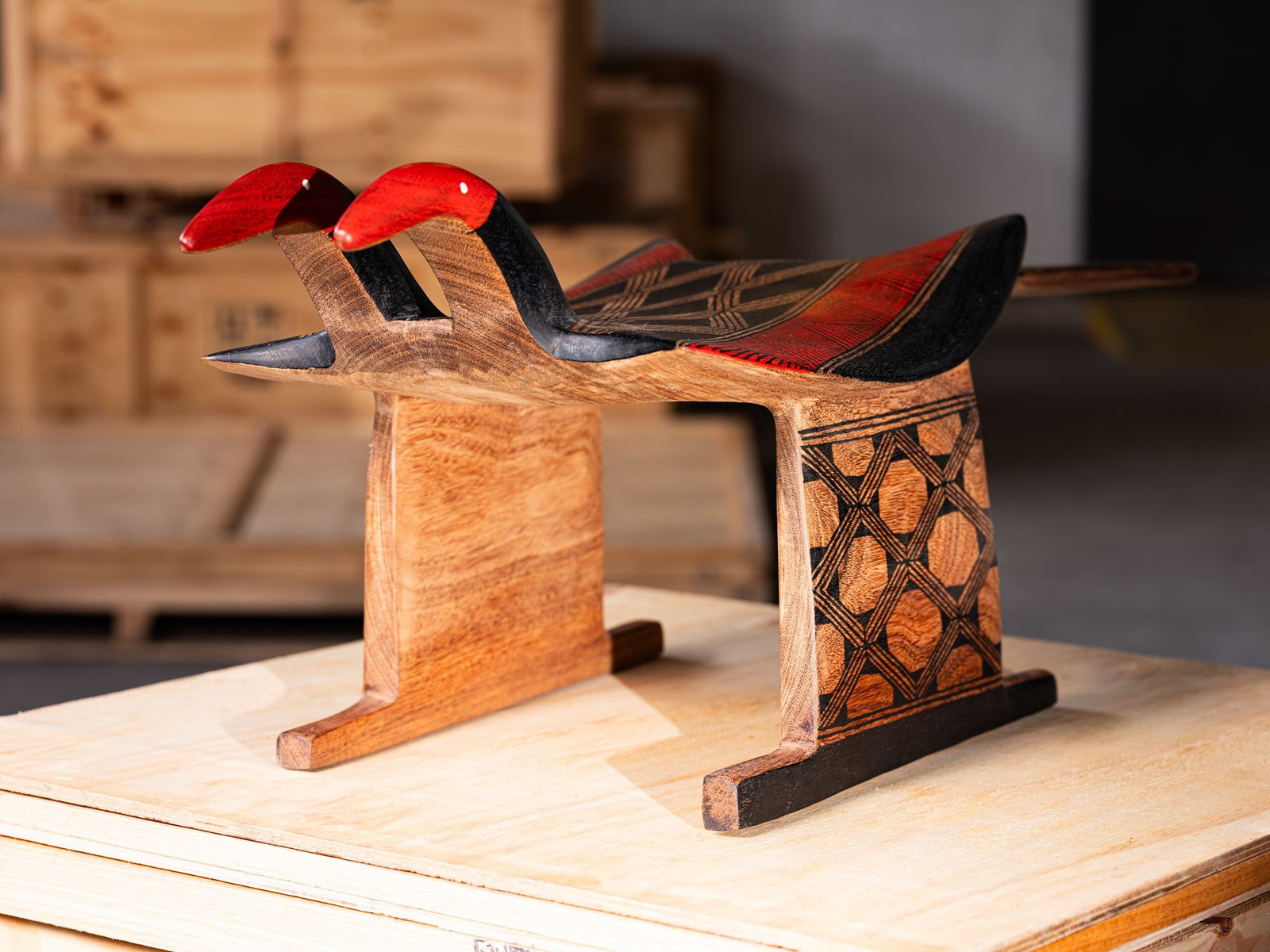 Turuza Wauja, Banc sculptural Oiseau de deux têtes/ Sculptural bench Two-headed bird, 2024