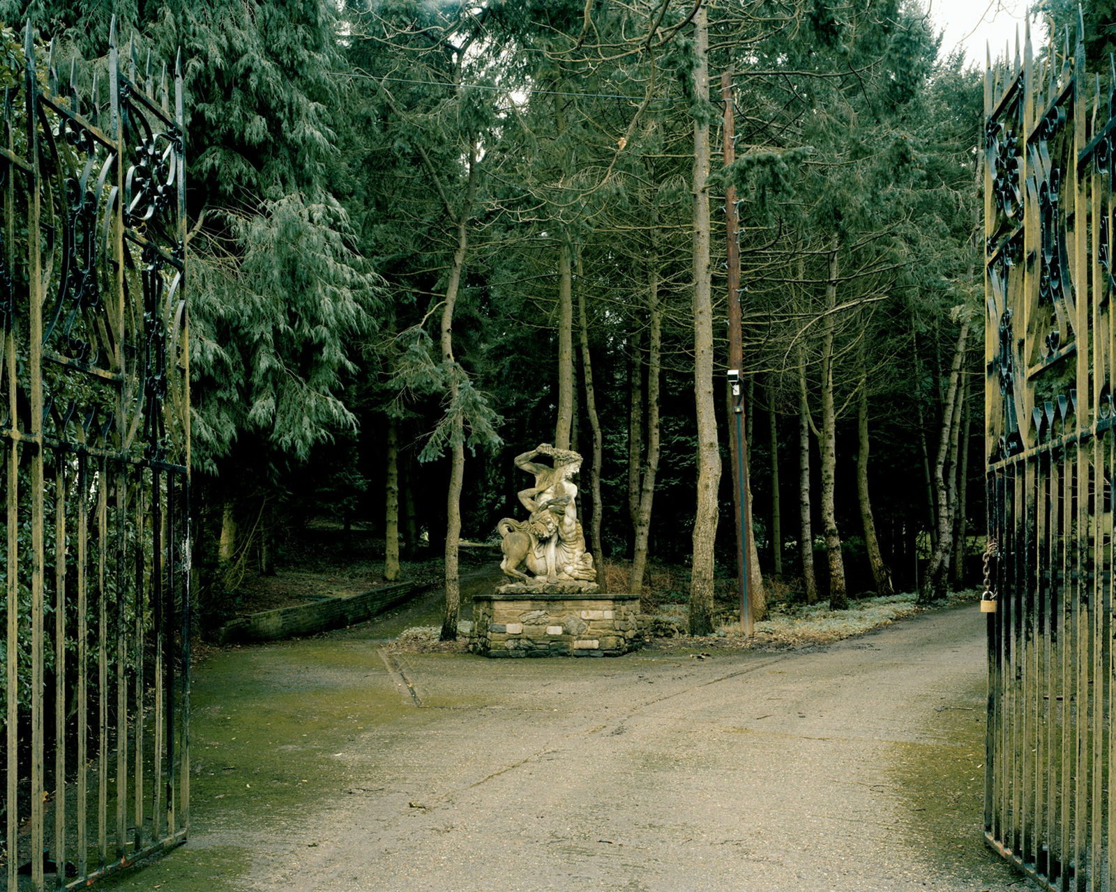 Mark Power, A System of Edges (26 Different Endings) 11 (P156 > E), 2005