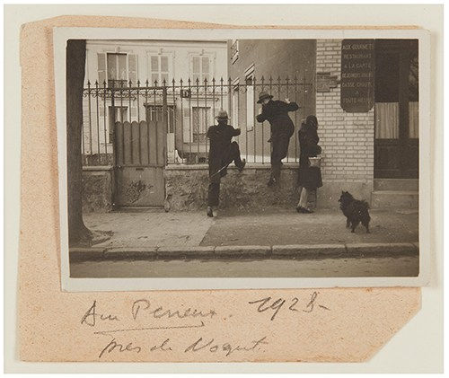 René Magritte, La descente de la courtille, Camille Goemans, René Magritte, Georgette Magritte, 1928