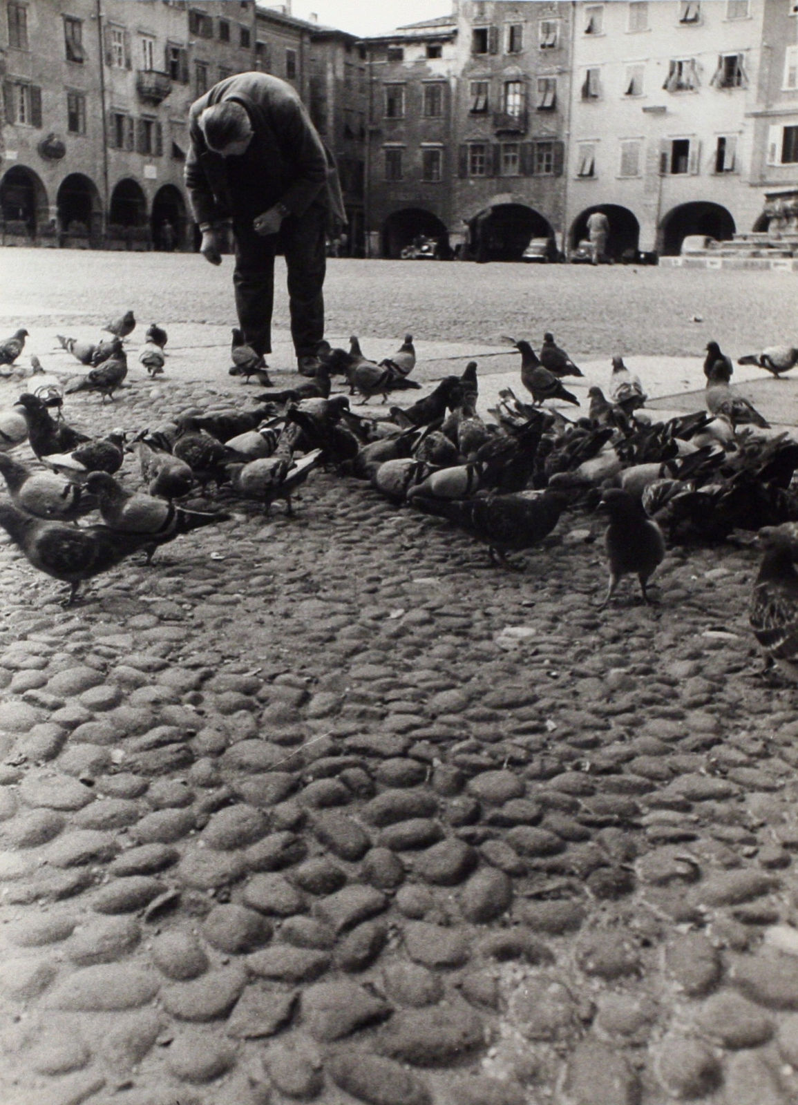 Lisette Model, Rome, Man Bringing up Pigeon, 1953-1955