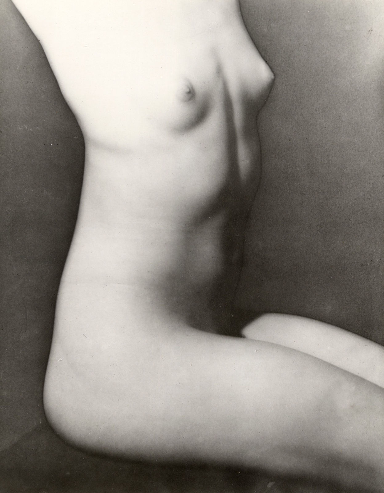 Man Ray, Seated Female Nude, solarization, 1932