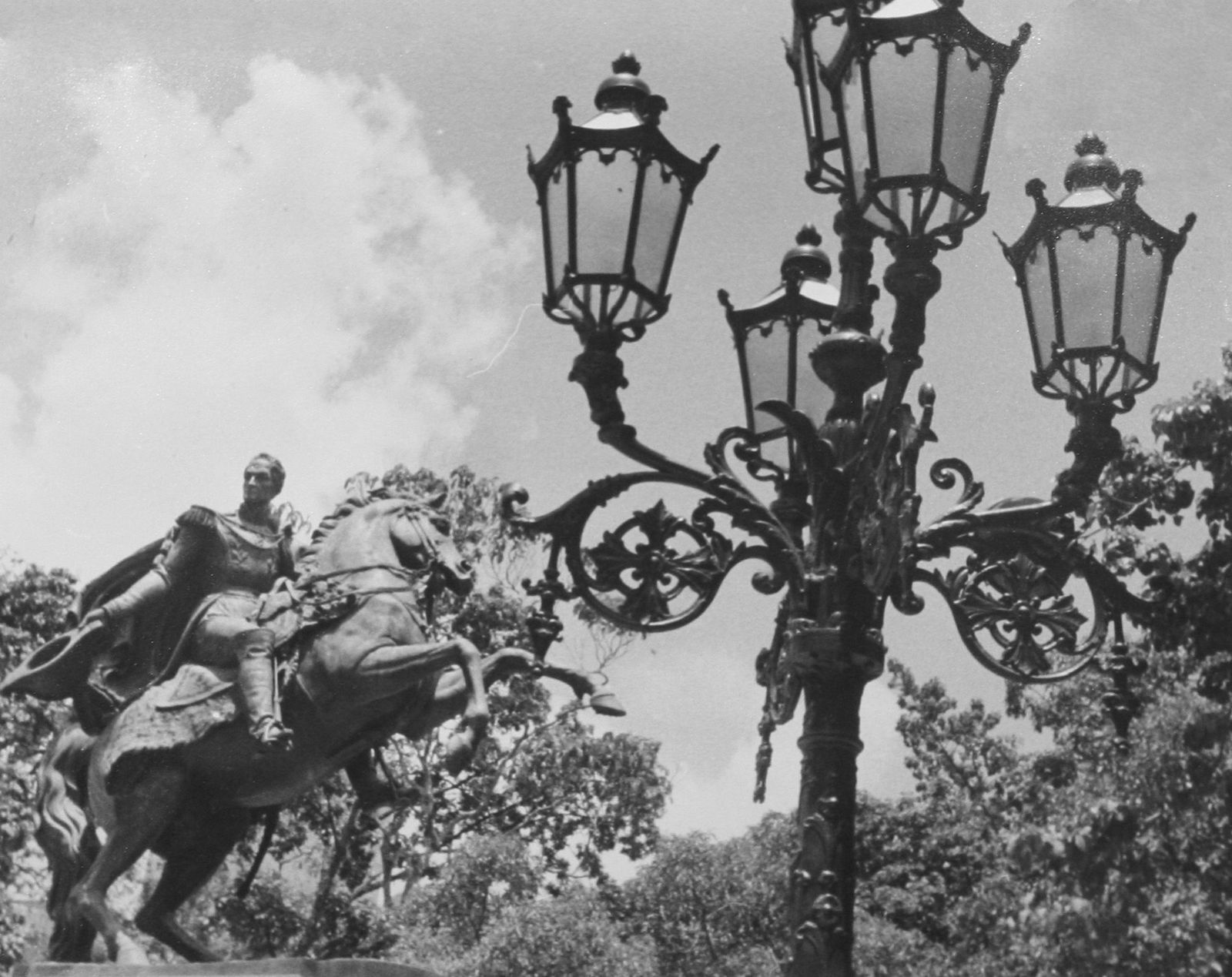 Lisette Model, Venezuela, Caracas, Bolivar Statue, 1954