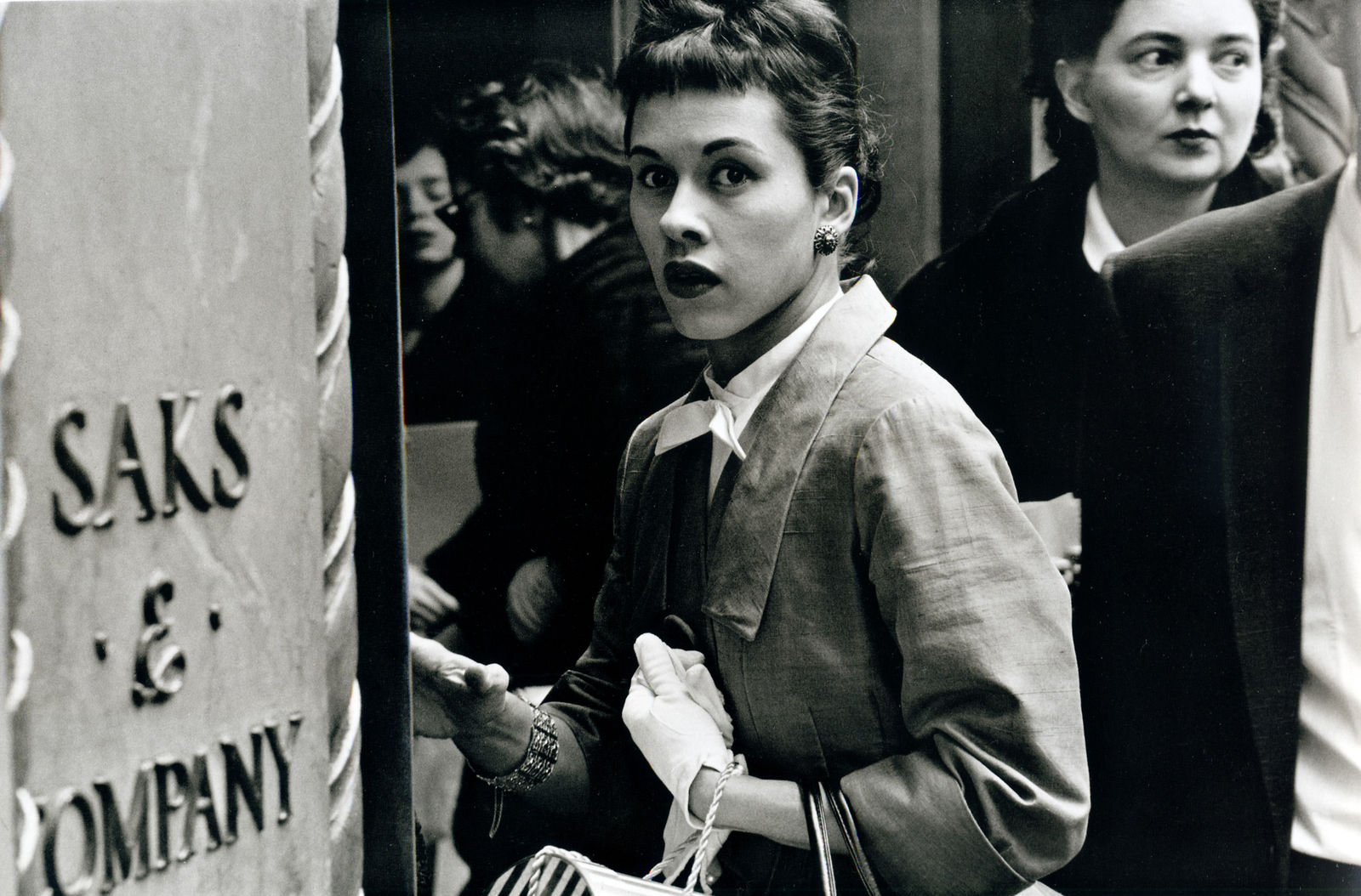 Frank Paulin, Surprised woman at Saks, New York City, 1956