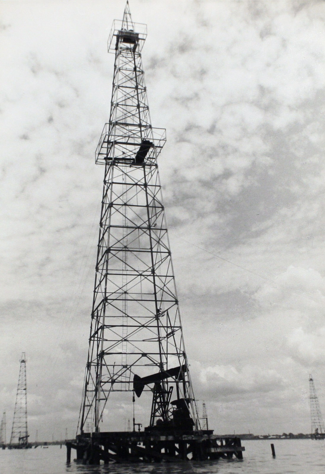 Lisette Model, Venezuela, Maracaibo, Gilwells Lake, 1954