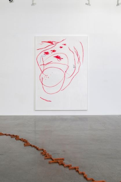 Nadia Kaabi-Linke, Pale Geranium Lake and Scarlet, 2018