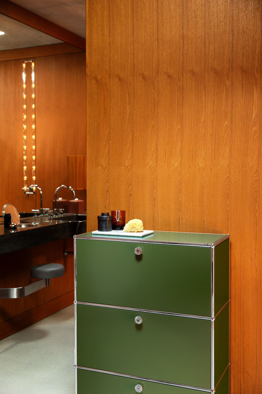 USM, USM_Olivegreen_Highboard_Frontal, 2023