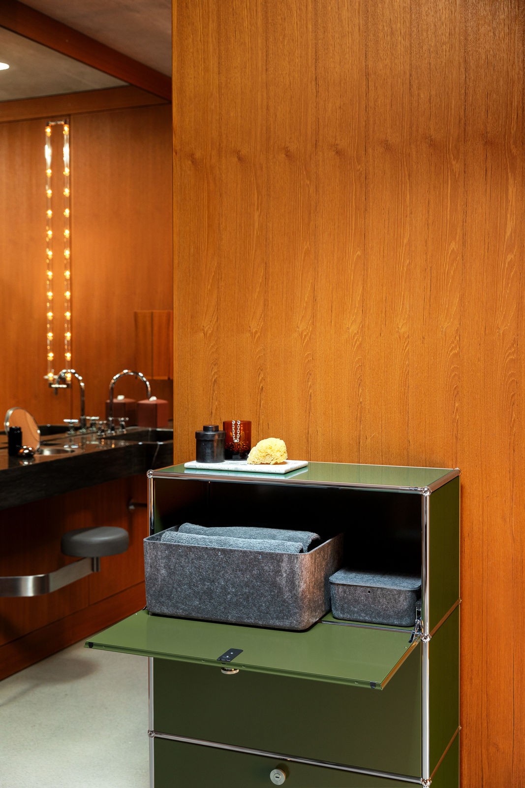 USM, USM_Olivegreen_Highboard_Frontal, 2023