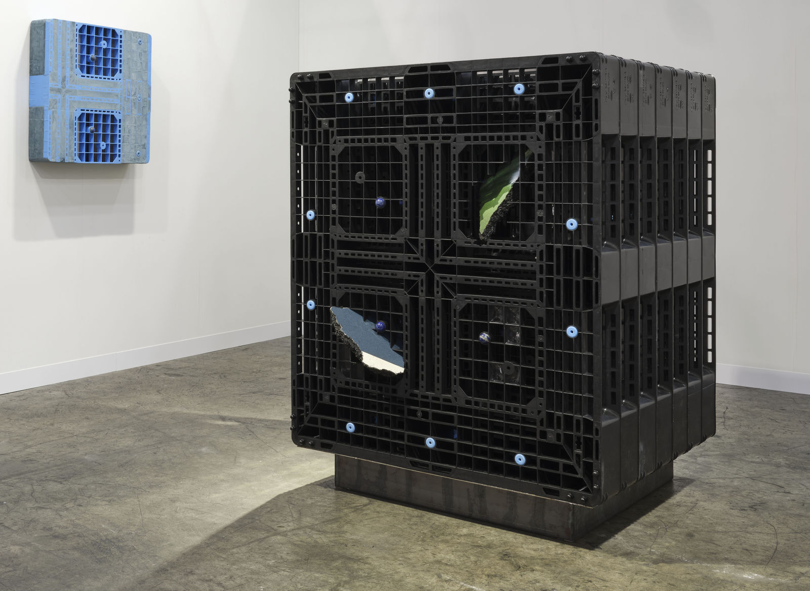 Leelee Chan 陳麗同, Pallet in Repose (Resurfacer) 凝伫之盘（重现）, 2021