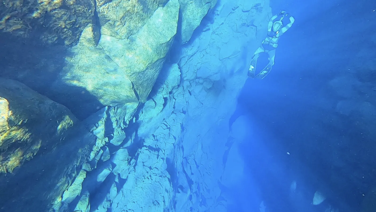 Alice Wang 王凝慧, Space Analogs: Pyramids and Parabolas III 地面空间站：角锥体与抛物线 III, 2024