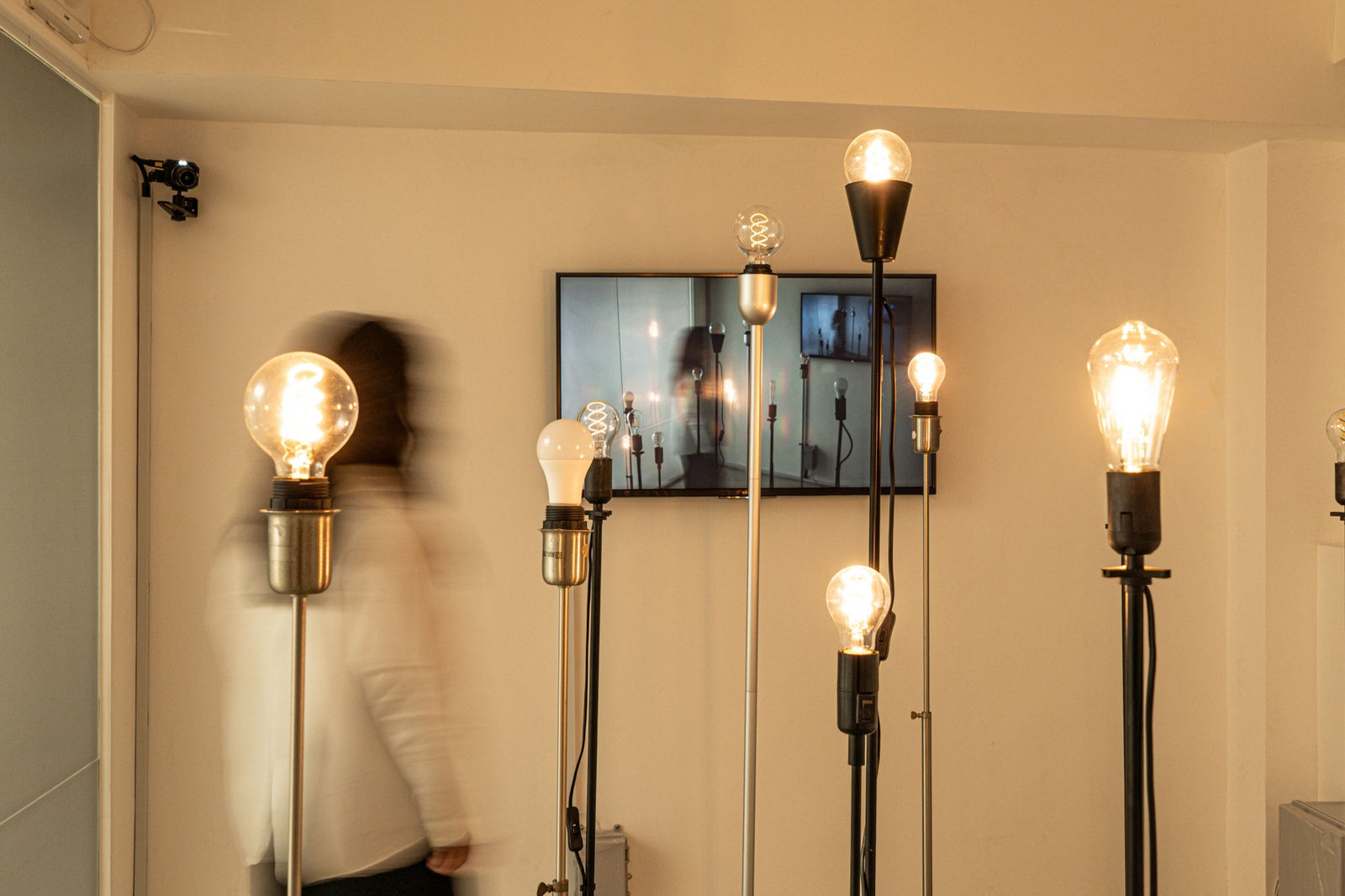 Feng Chen 冯晨, Chronophobic Light 双重现实, 2025