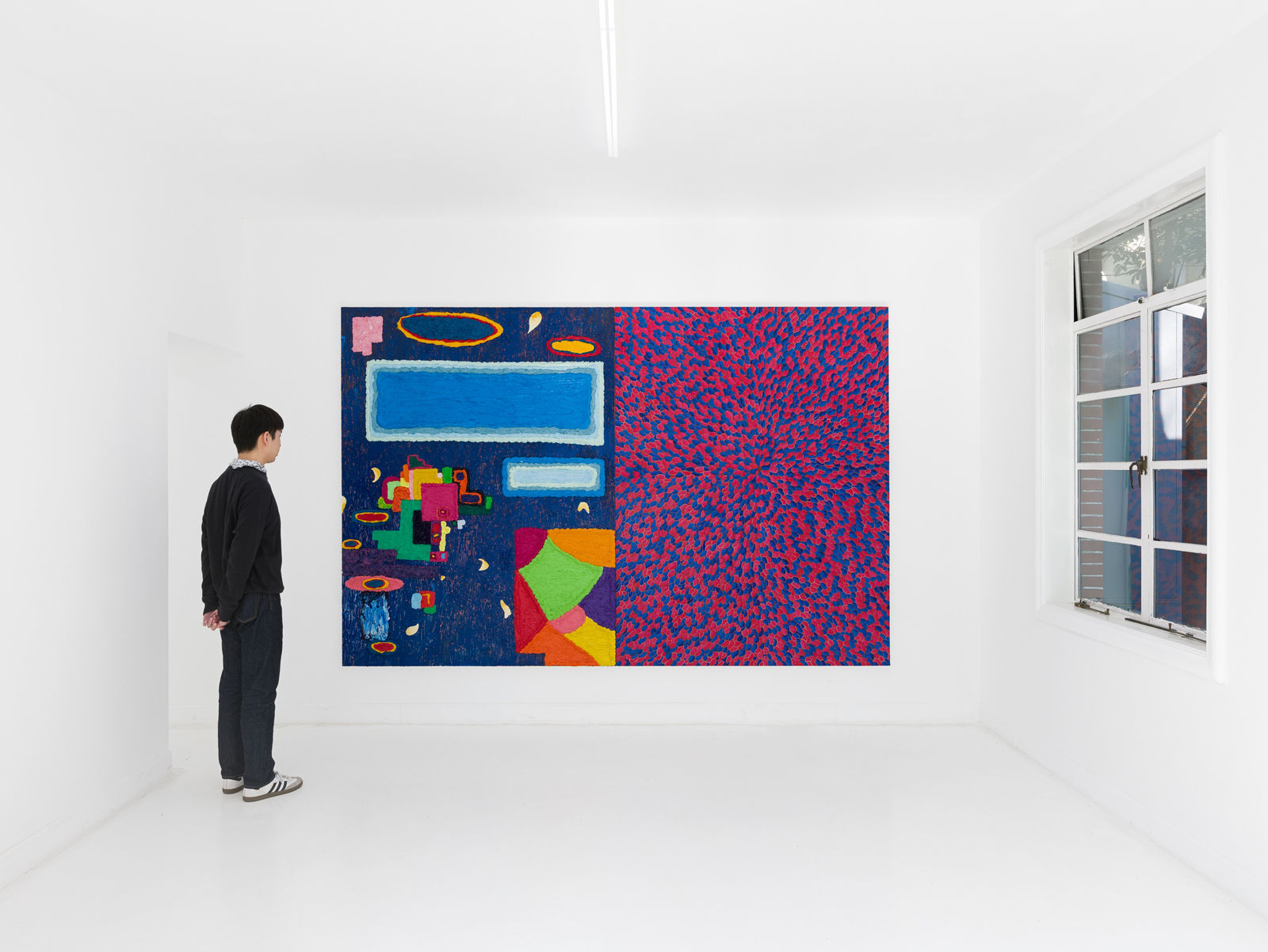 Daniel Chen 陈飞, Still Life with Red and Blue Flower 有红蓝色花的静物, 2022